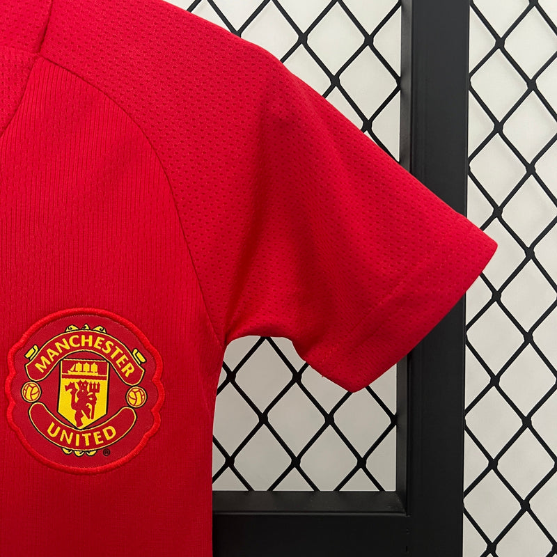 KIDS KIT RETROMANCHESTER UNITED HOME 08/09