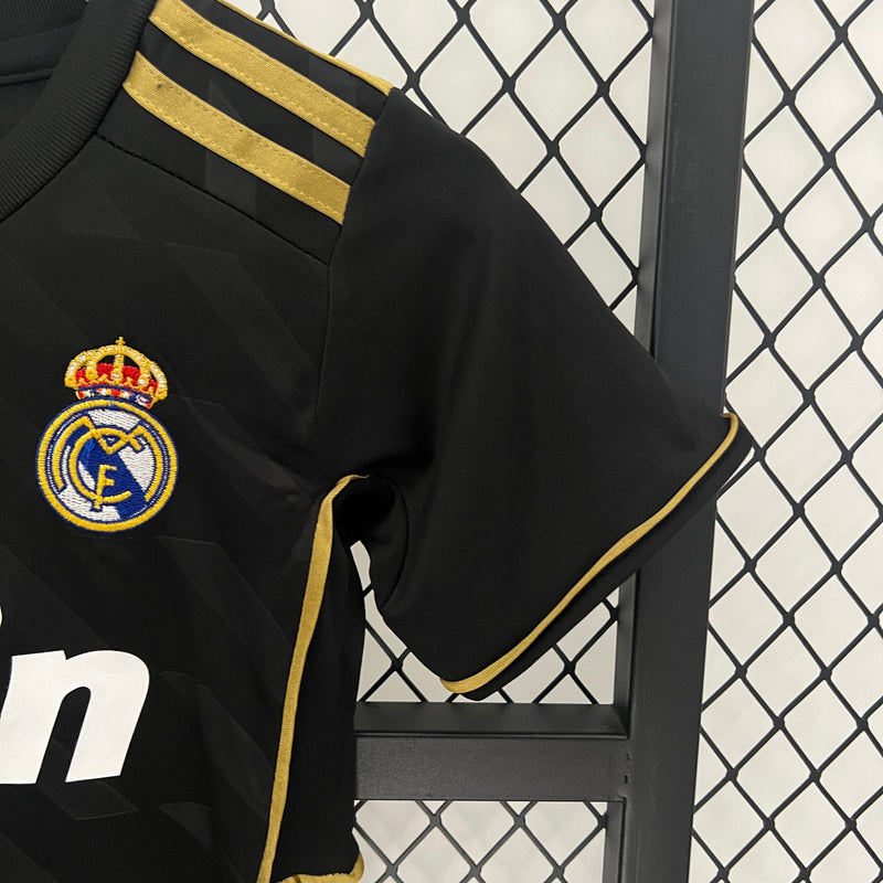 KIDS KIT RETROREAL MADRID AWAY 11/12