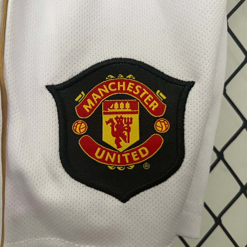 KIDS KIT RETROMANCHESTER UNITED HOME 06/07