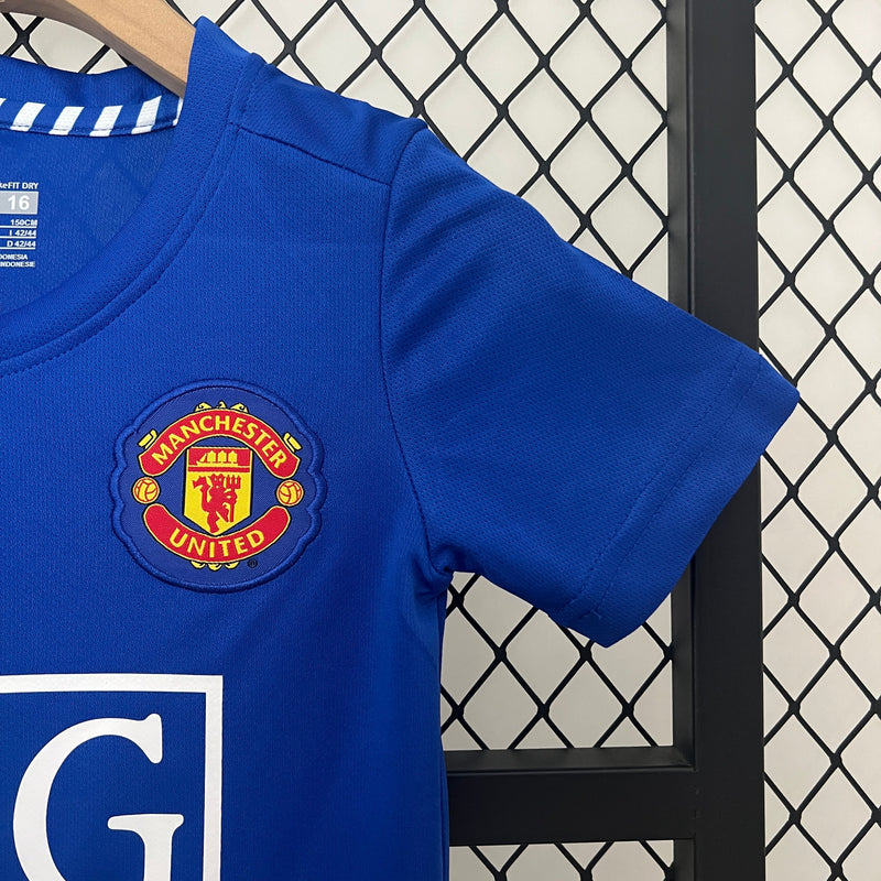 KIDS KIT RETROMANCHESTER UNITED BLUE 08/09