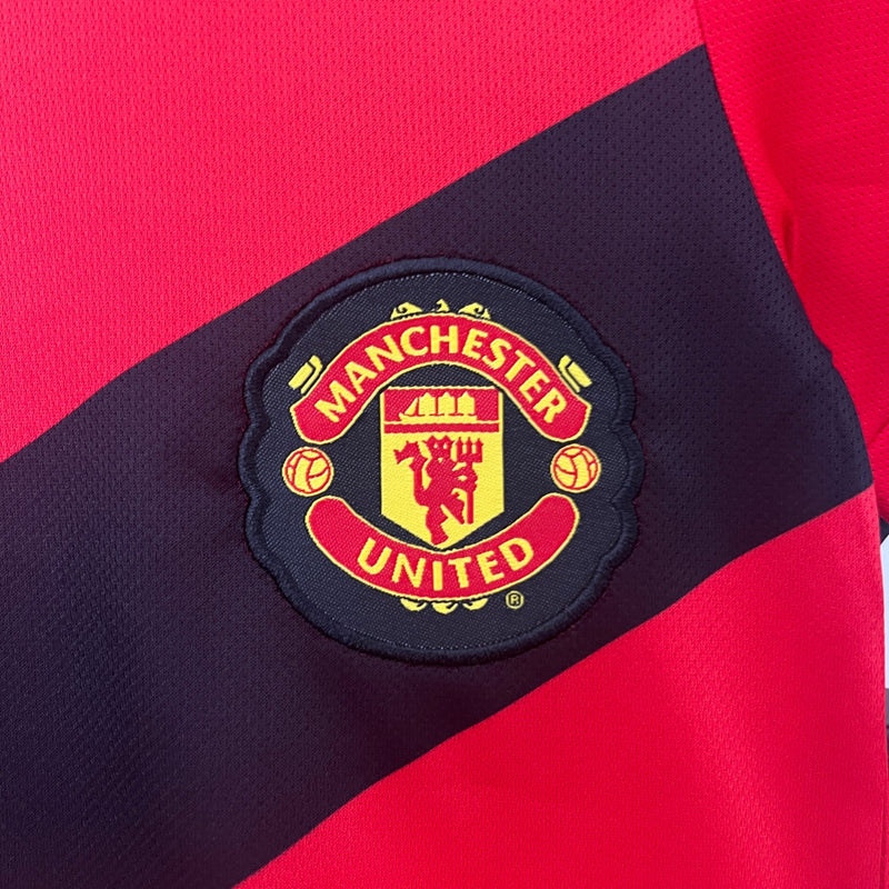 KIDS KIT RETROMANCHESTER UNITED HOME 09/10