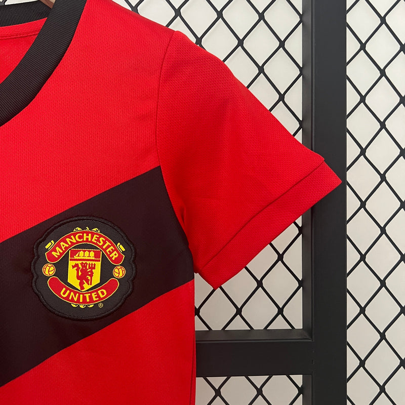 KIDS KIT RETROMANCHESTER UNITED HOME 09/10