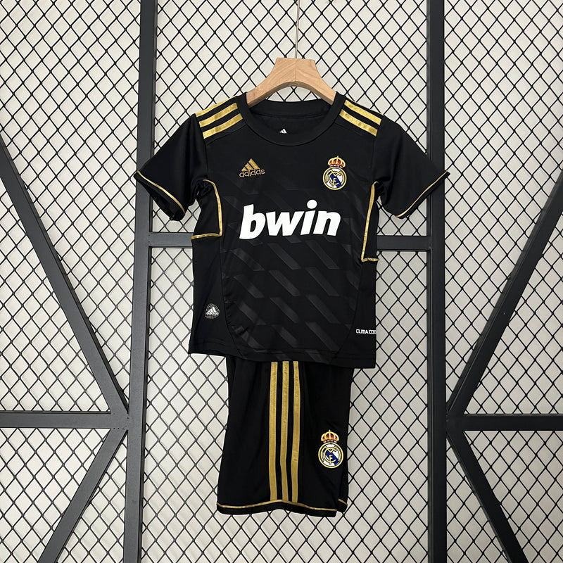 KIDS KIT RETROREAL MADRID AWAY 11/12