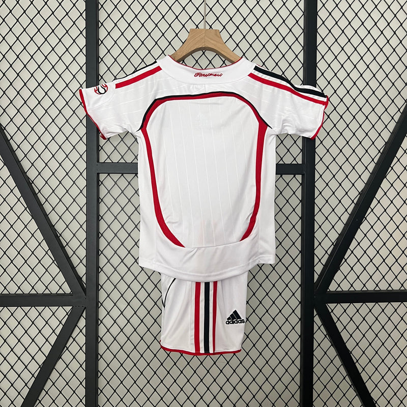 KIDS KIT RETROMILAN AWAY 06/07