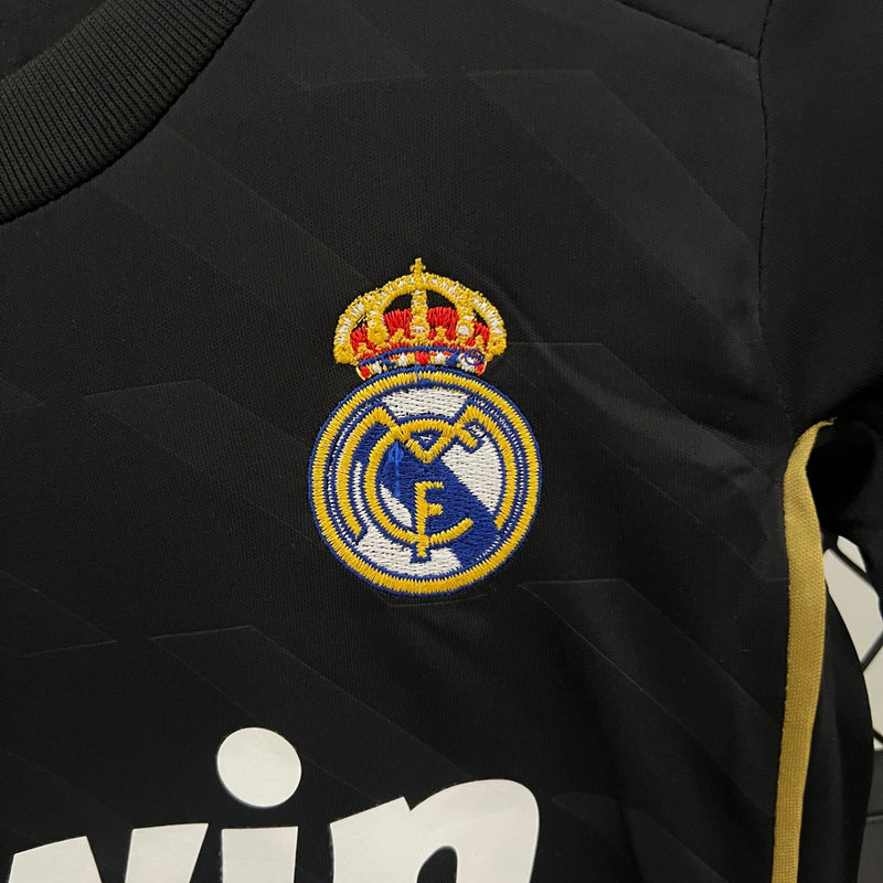 KIDS KIT RETROREAL MADRID AWAY 11/12